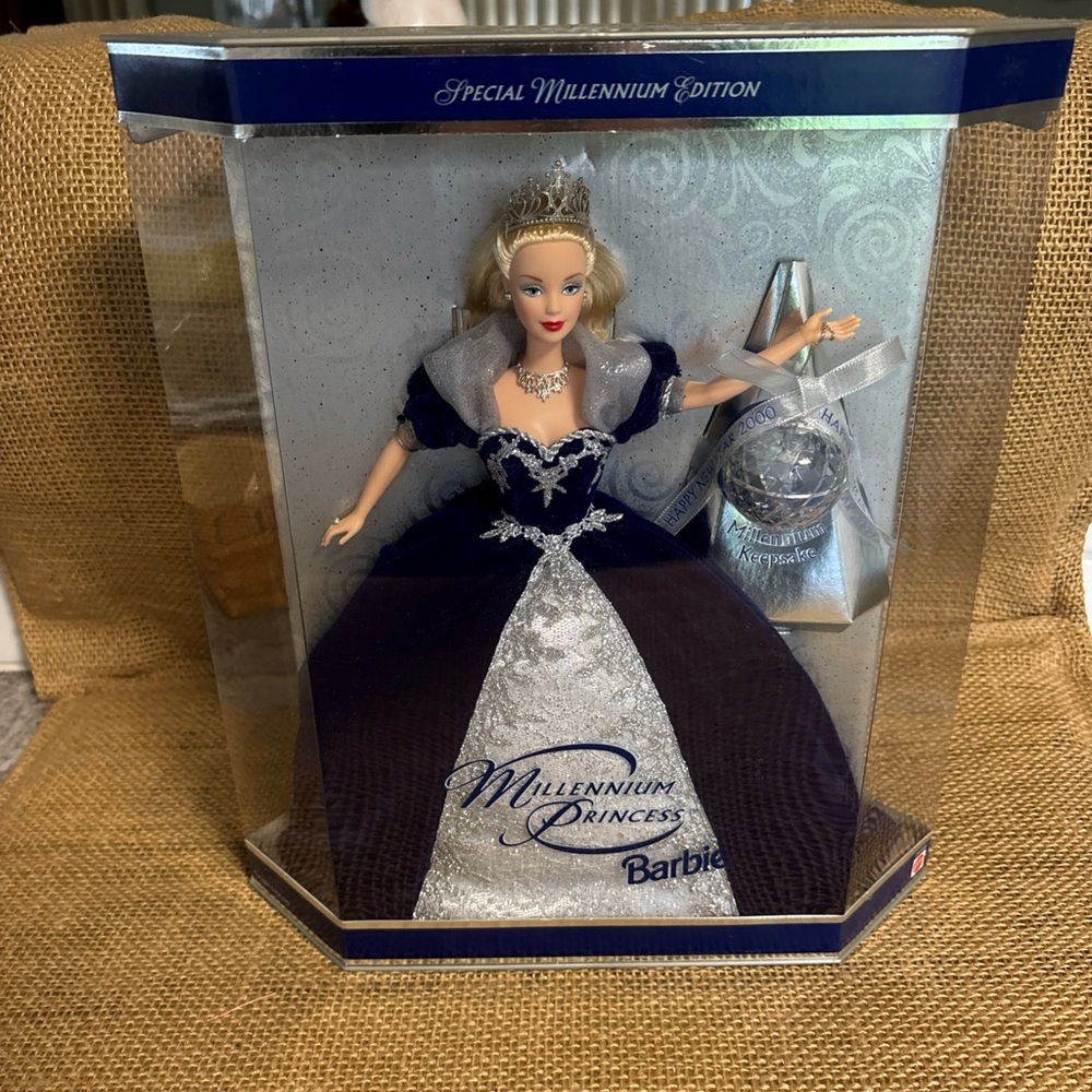 Millennium Princess 2000 Barbie Doll Special Edition Millennium Keepsake NEW